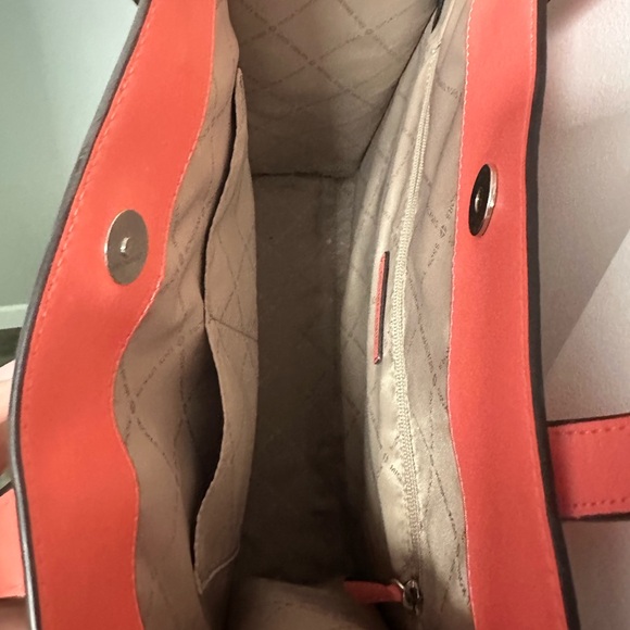 Michael Kors Kenly Tote - Picture 4 of 7